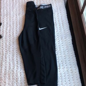 Nike Pro Hypercool Black Capris Youth Medium